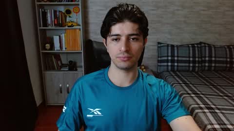 Snapshot of aaron_paul_ chatting on 01-17-26, 06:44 Aaron online show from 01-17-26, 06:44