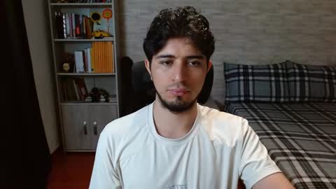 Snapshot of aaron_paul_ chatting on 02-09-26, 09:52 Aaron online show from 02-09-26, 09:52