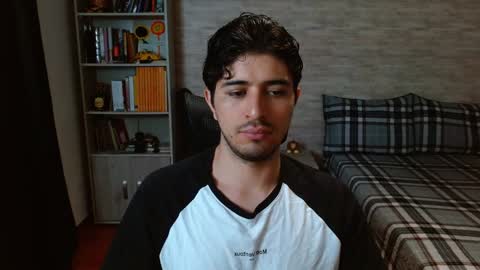 Snapshot of aaron_paul_ chatting on 02-20-26, 08:09 Aaron online show from 02-20-26, 08:09