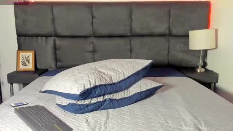 Aron online show from 10-22-25, 07:13