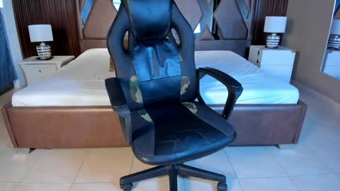 Snapshot of aaron_whitee chatting on 12-05-24, 09:17 Aaron online show from 12-05-24, 09:17