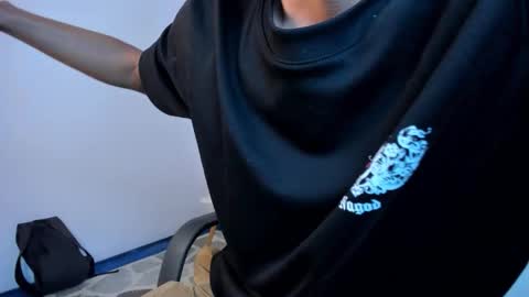 Snapshot of aaron_whitee chatting on 01-07-26, 11:01 Aaron online show from 01-07-26, 11:01