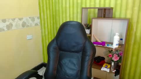 im NiallDun online show from 12-19-24, 08:02