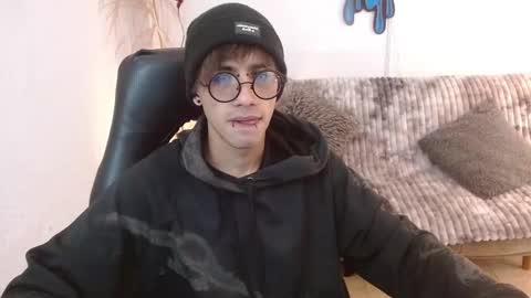 Snapshot of aaronbeer_ chatting on 02-07-26, 11:14 Aaron online show from 02-07-26, 11:14