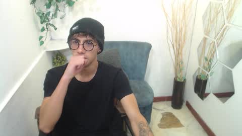 Snapshot of aaronbeer_ chatting on 02-09-26, 11:58 Aaron online show from 02-09-26, 11:58