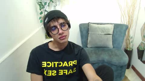 Snapshot of aaronbeer_ chatting on 03-02-26, 12:01 Aaron online show from 03-02-26, 12:01