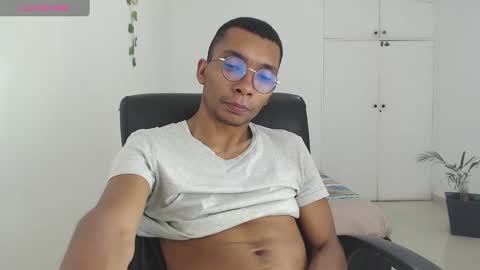 Heyy my name is Aaron online show from 01-22-25, 02:04