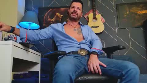 Aaron online show from 10-21-25, 02:01