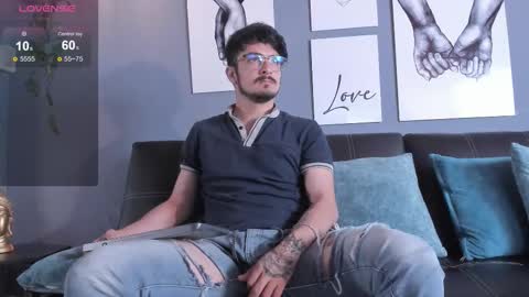 aaronfuentes7 online show from 10-04-25, 12:14