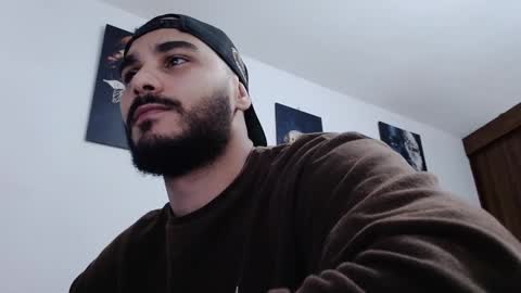 Snapshot of aaronteylor chatting on 12-08-24, 12:40 aaronteylor online show from 12-08-24, 12:40