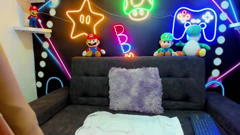 Snapshot of aashleytaylor chatting on 02-11-25, 11:43 AASHLEY online show from 02-11-25, 11:43