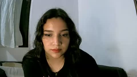 Snapshot of abbie_23 chatting on 10-28-25, 01:42 Abbie cute online show from 10-28-25, 01:42