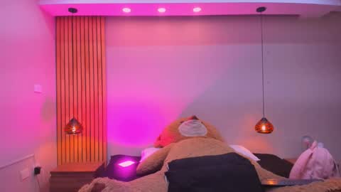 Abbie Edmond  online show from 12-17-25, 03:45