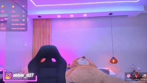 Abbie Edmond  online show from 12-23-25, 03:48