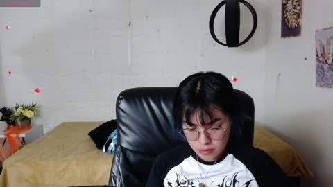 Snapshot of abbiross chatting on 12-19-24, 01:40 Abbi online show from 12-19-24, 01:40