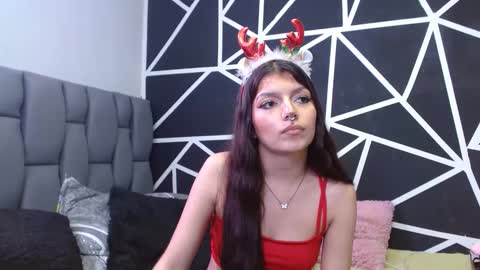 Snapshot of abby_and_chriss18 chatting on 12-19-24, 02:34 Abby y Crhiss online show from 12-19-24, 02:34
