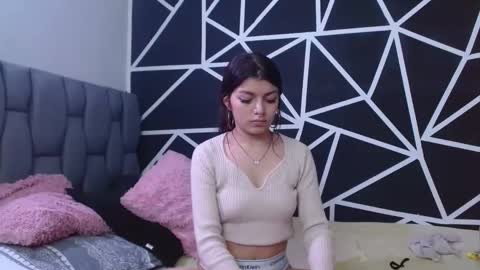 Snapshot of abby_and_chriss18 chatting on 12-21-24, 04:30 Abby y Crhiss online show from 12-21-24, 04:30