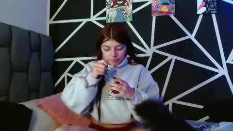 Snapshot of abby_and_chriss18 chatting on 10-01-25, 03:01 Abby y Crhiss online show from 10-01-25, 03:01