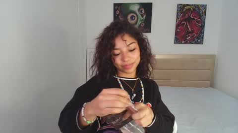 Lucia  online show from 01-22-25, 12:17