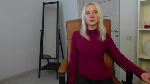 ABBY LAKER online show from 10-13-25, 01:22