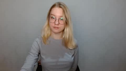 Abby Lovense is active online show from 12-03-24, 11:33
