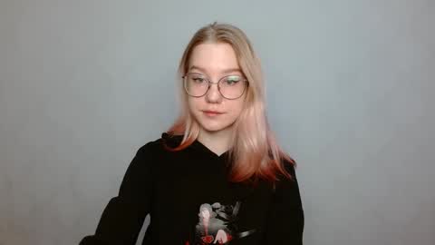 Abby Lovense is active online show from 12-24-24, 09:06