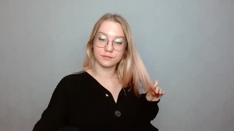 Abby Lovense is active online show from 01-17-25, 01:24