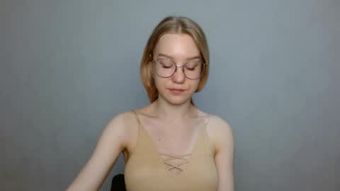 Abby Lovense is active online show from 01-23-25, 09:39
