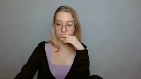 Abby Lovense is active online show from 01-28-25, 10:02