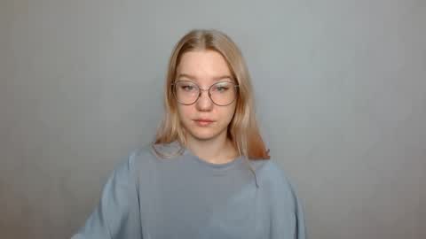Abby Lovense is active online show from 01-31-25, 09:05