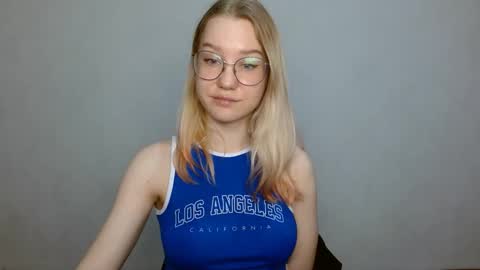 Abby Lovense is active online show from 02-08-25, 11:33