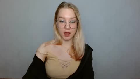 Abby Lovense is active online show from 02-09-25, 12:41