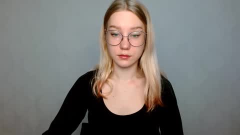 Abby Lovense is active online show from 02-20-25, 08:06