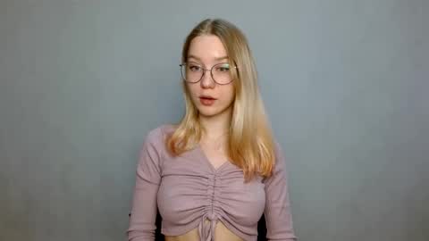 Abby Lovense is active online show from 02-21-25, 11:22