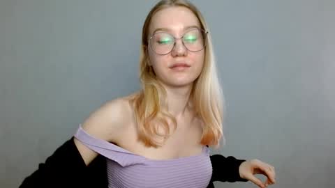 Abby Lovense is active online show from 02-22-25, 12:51