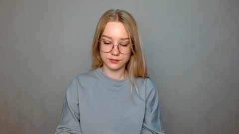 Abby Lovense is active online show from 02-25-25, 06:47