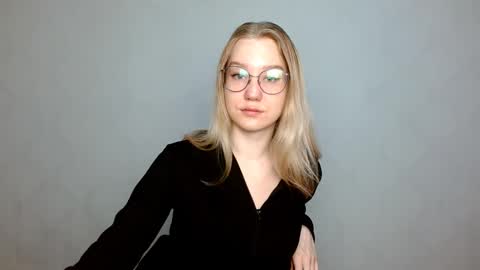 Abby Lovense is active online show from 03-03-25, 08:27