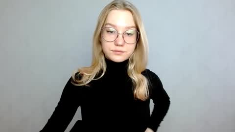 Abby Lovense is active online show from 03-06-25, 08:30