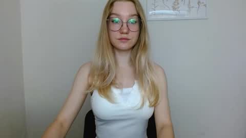 Abby Lovense is active online show from 09-20-25, 08:37