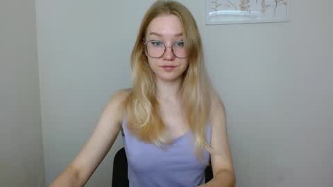 Abby Lovense is active online show from 09-21-25, 09:22