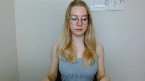Abby Lovense is active online show from 09-23-25, 08:17