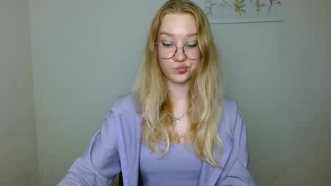 Snapshot of abbymoore__ chatting on 10-10-25, 01:32 Abby Lovense is active online show from 10-10-25, 01:32