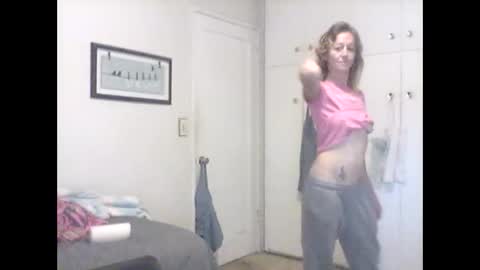 Snapshot of abdgg83476 chatting on 10-19-25, 03:23 abdgg83476 online show from 10-19-25, 03:23