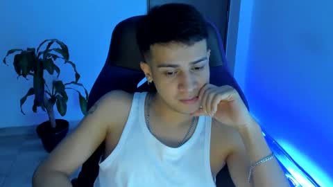 Independence model AbelAsburgo online show from 11-07-25, 02:22