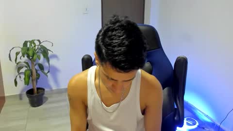 Independence model AbelAsburgo online show from 12-05-25, 02:20