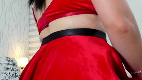 Snapshot of abellaskins chatting on 12-26-24, 11:24 Sophia online show from 12-26-24, 11:24