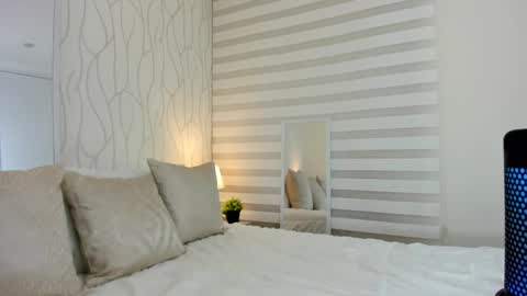 Snapshot of abellaskins chatting on 03-09-25, 11:35 Sophia online show from 03-09-25, 11:35