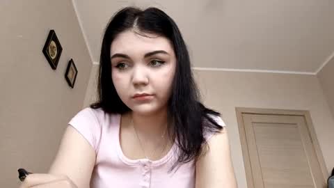 Snapshot of abigaildestro chatting on 10-29-25, 09:33 Abi online show from 10-29-25, 09:33