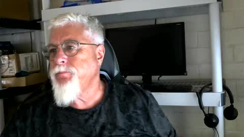 Snapshot of abigspermdonor chatting on 10-28-25, 06:32 abigspermdonor online show from 10-28-25, 06:32