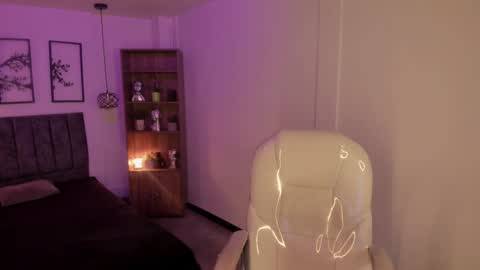 Abigail online show from 12-13-24, 01:48